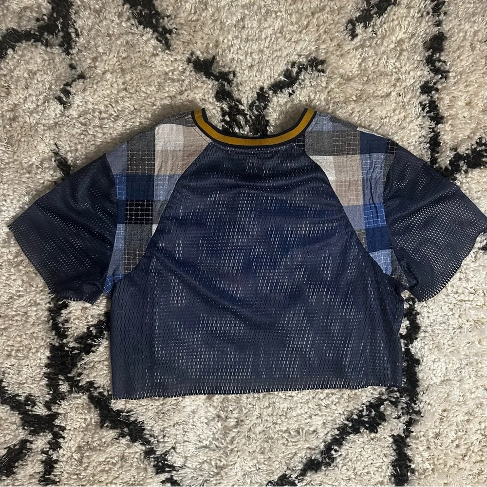 BDG Woman’s Cropped Top - Picture 3 of 3